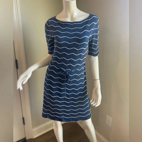 Trina Turk Dresses & Skirts - Trina Turk Serena Blue and White scalloped chevron dress Size S